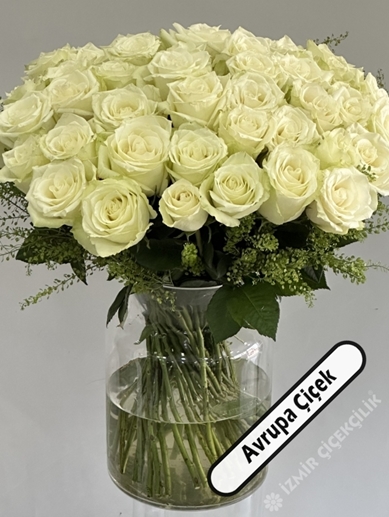 grand-vazoda-ithal-beyaz-gul