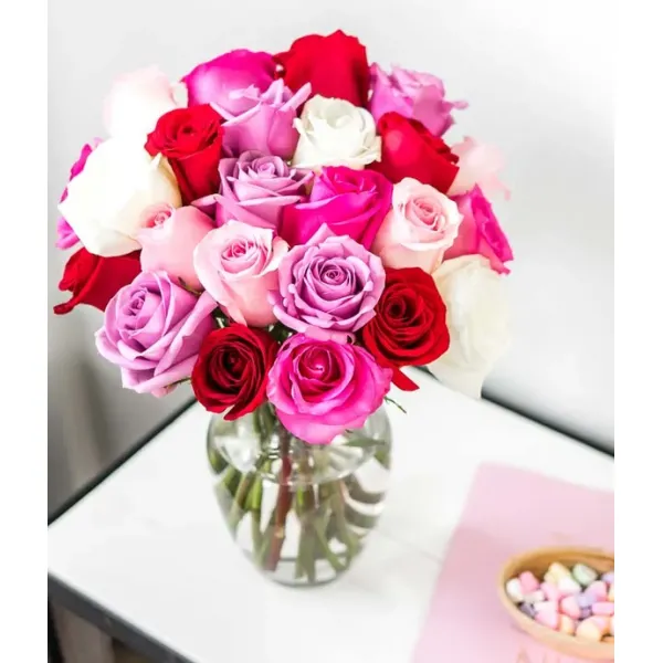Vazoda Karışık Renkte 25 Gül