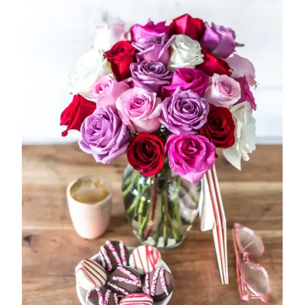 Vazoda Karışık Renkte 25 Gül