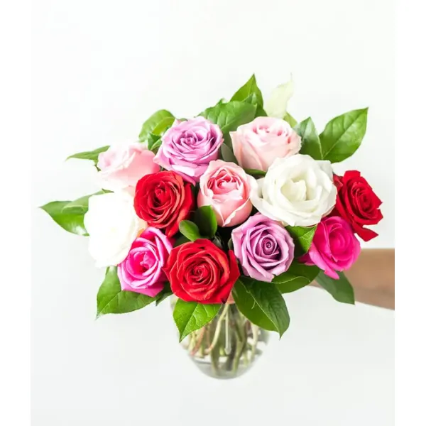 Vazoda Karışık Renkte 12 Gül Ayıcık ve Çikolata